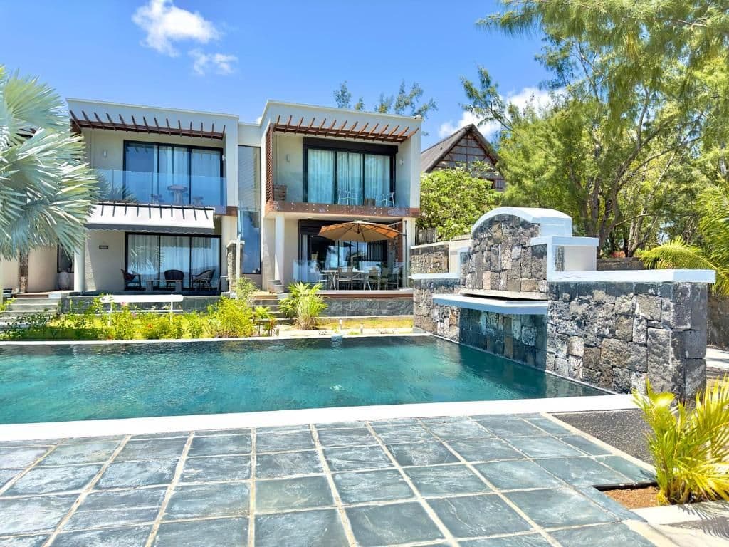 Three-Bedroom Seafront Apartment with Private Splash Pool